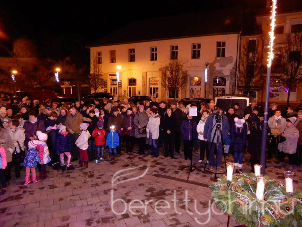 Fellobbant a szeretet lángja is 06